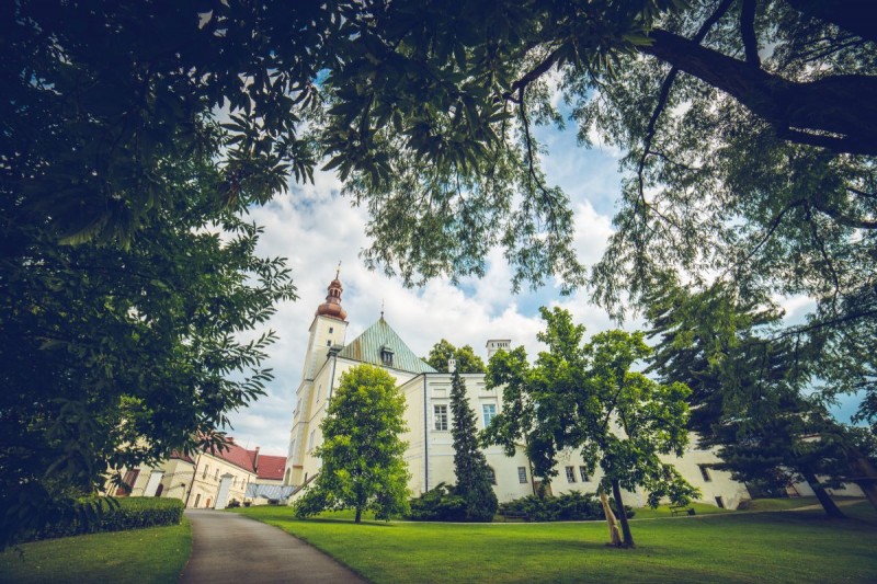 Zámky a kláštery
