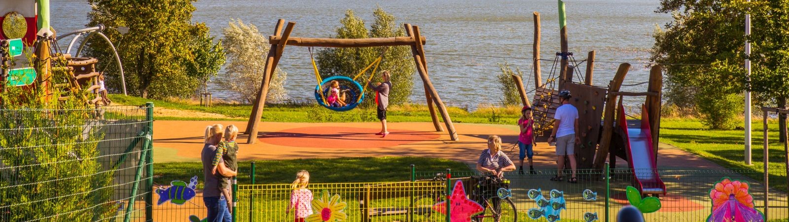 Sportoviště pro všechny na břehu přehrady Olešná