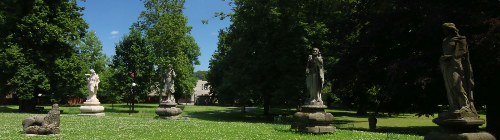 Zámek Paskov a zámecký park