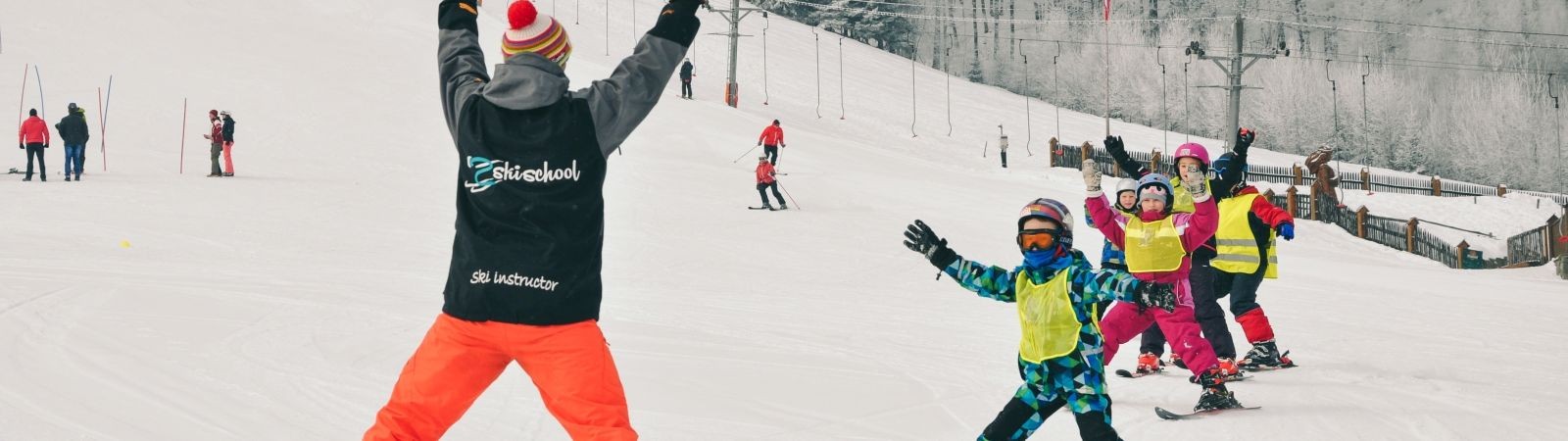 Lyžařské a snowboardové školy v lyžařském areálu Opálená