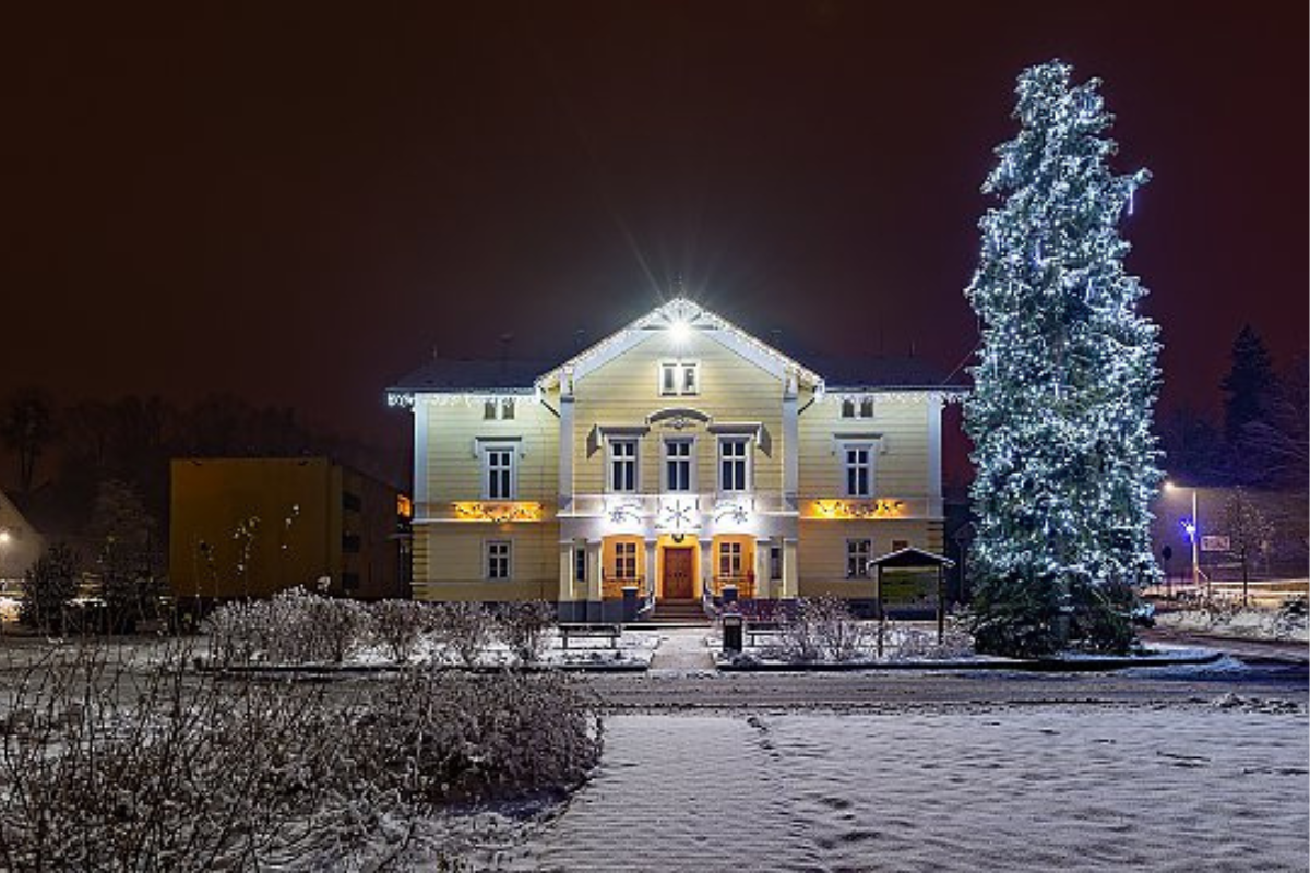 TICHÁ - Rozsvícení vánočního stromku s Mikulášem, andělem a čertem a posílání přání Ježíškovi