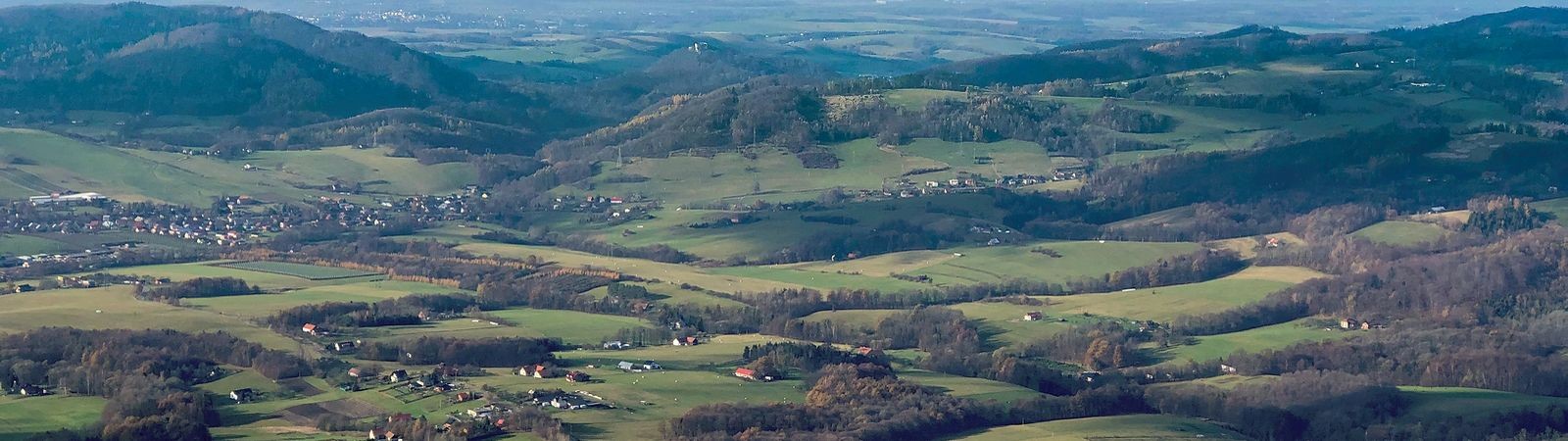 Pohodovou procházkou za výhledy na vrcholy Beskyd