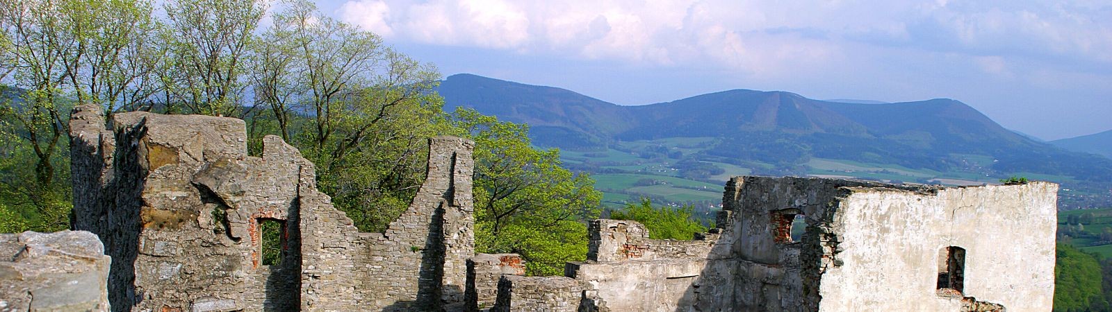 Hukvaldskou oborou za krásami Palkovických hůrek